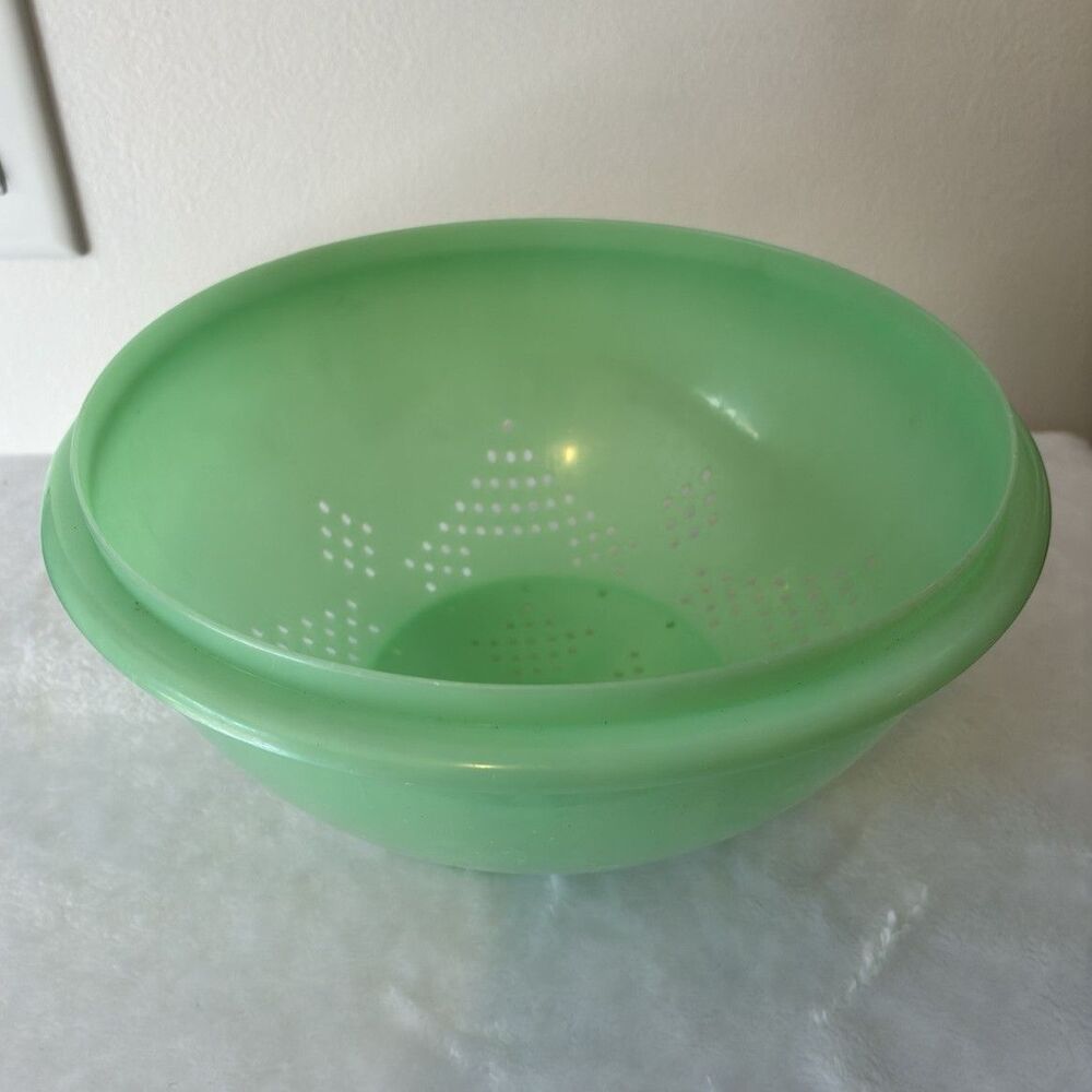 Vintage Tupperware Jadeite Green Colander Strainer #339-2 Retro